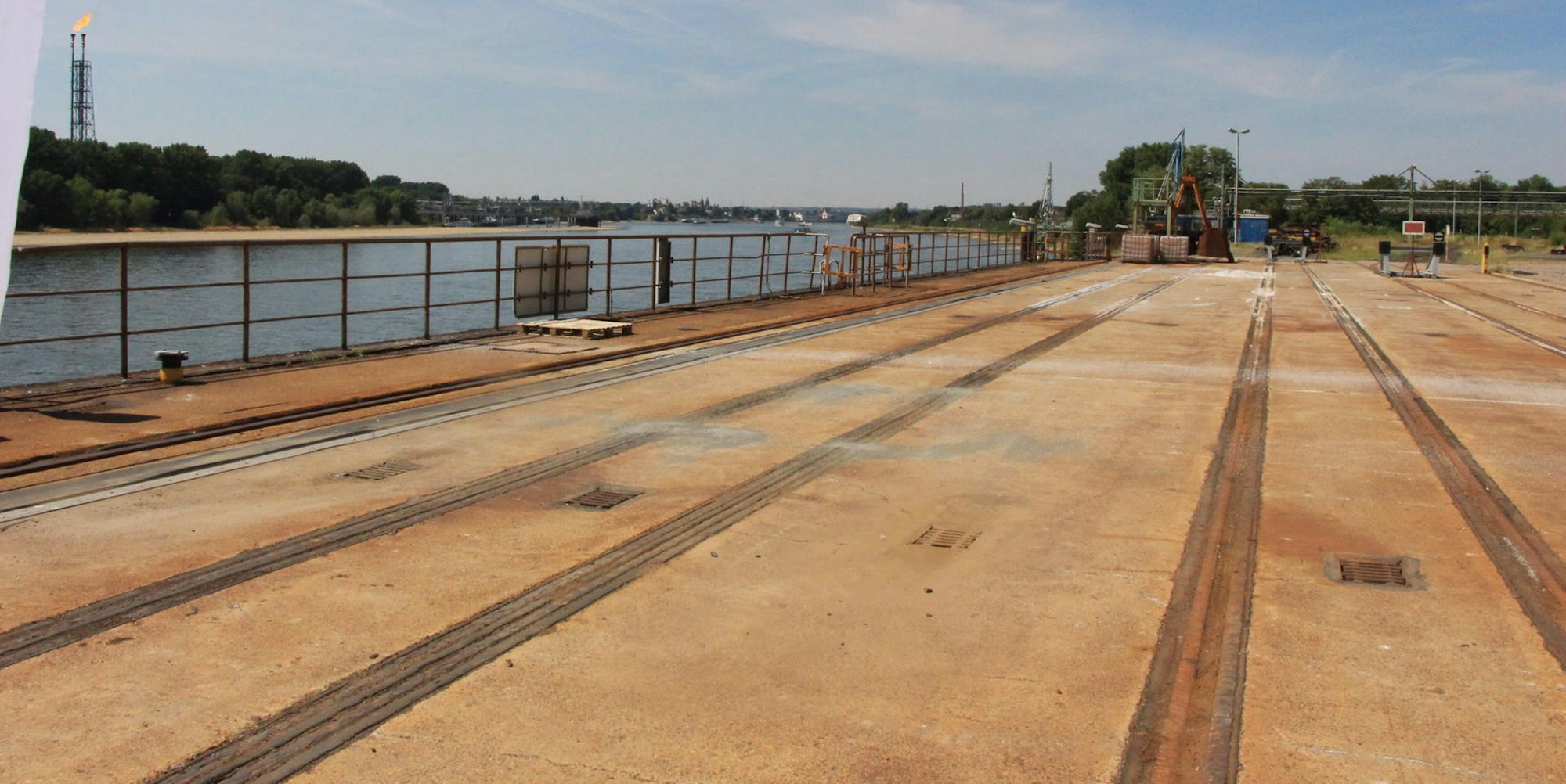 Evonik-Terminal_am_Rhein