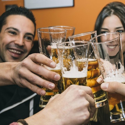 Bier anstoßen Party Suff imago