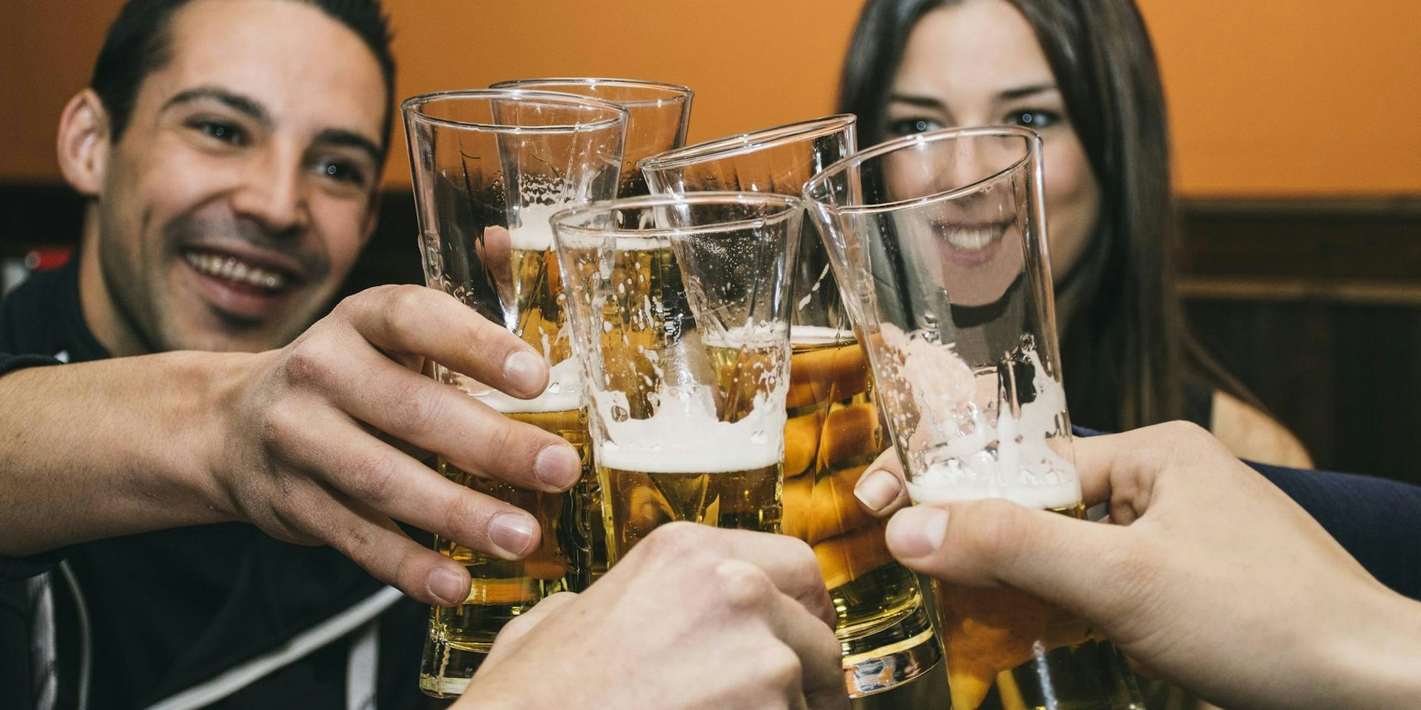 Bier anstoßen Party Suff imago