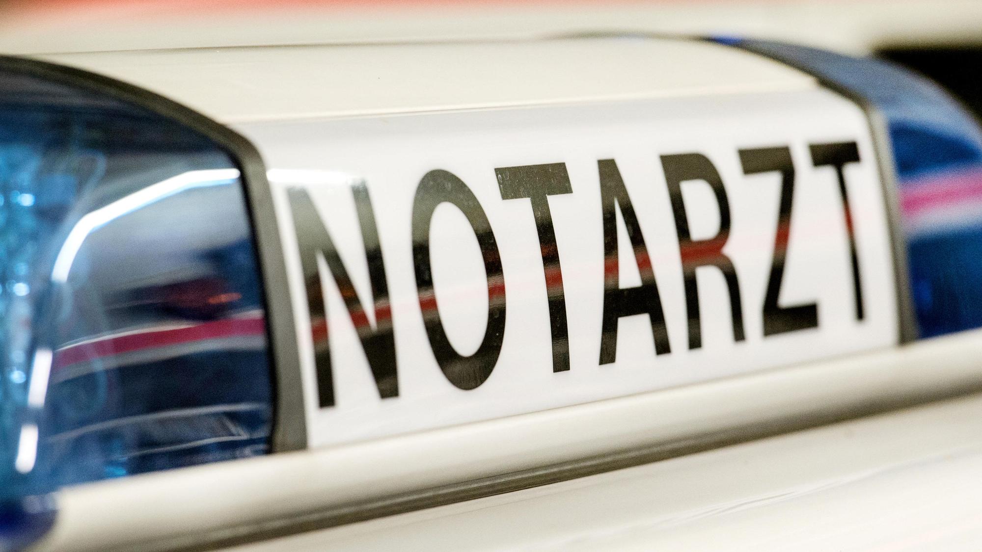 Das Blaulicht eines Notarztwagens mit der Beschriftung Notarzt.