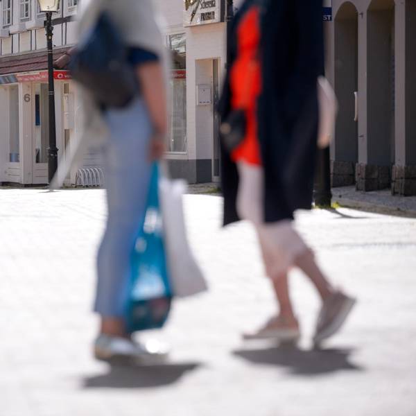 Kunden kehren in Läden zurück
