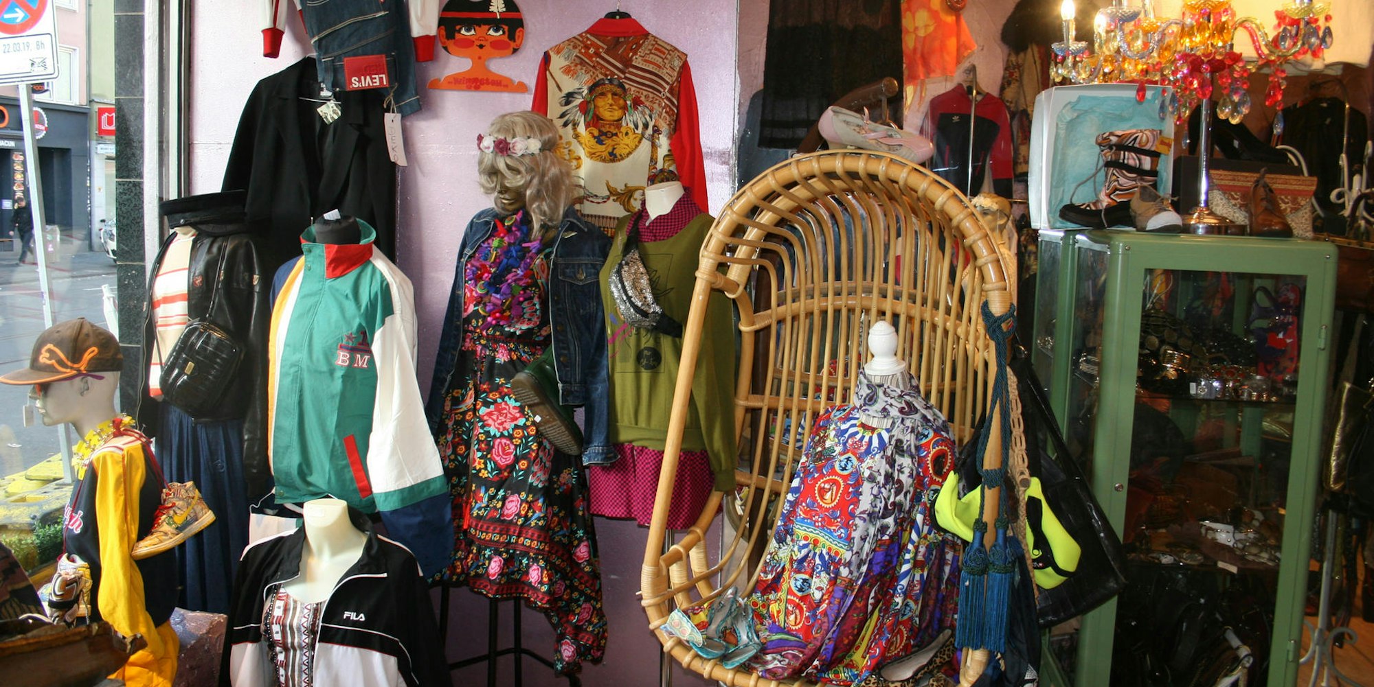 Verrücktes und Ausgefallenes gibt es bei Entlarvt auf der Zülpicher Straße.