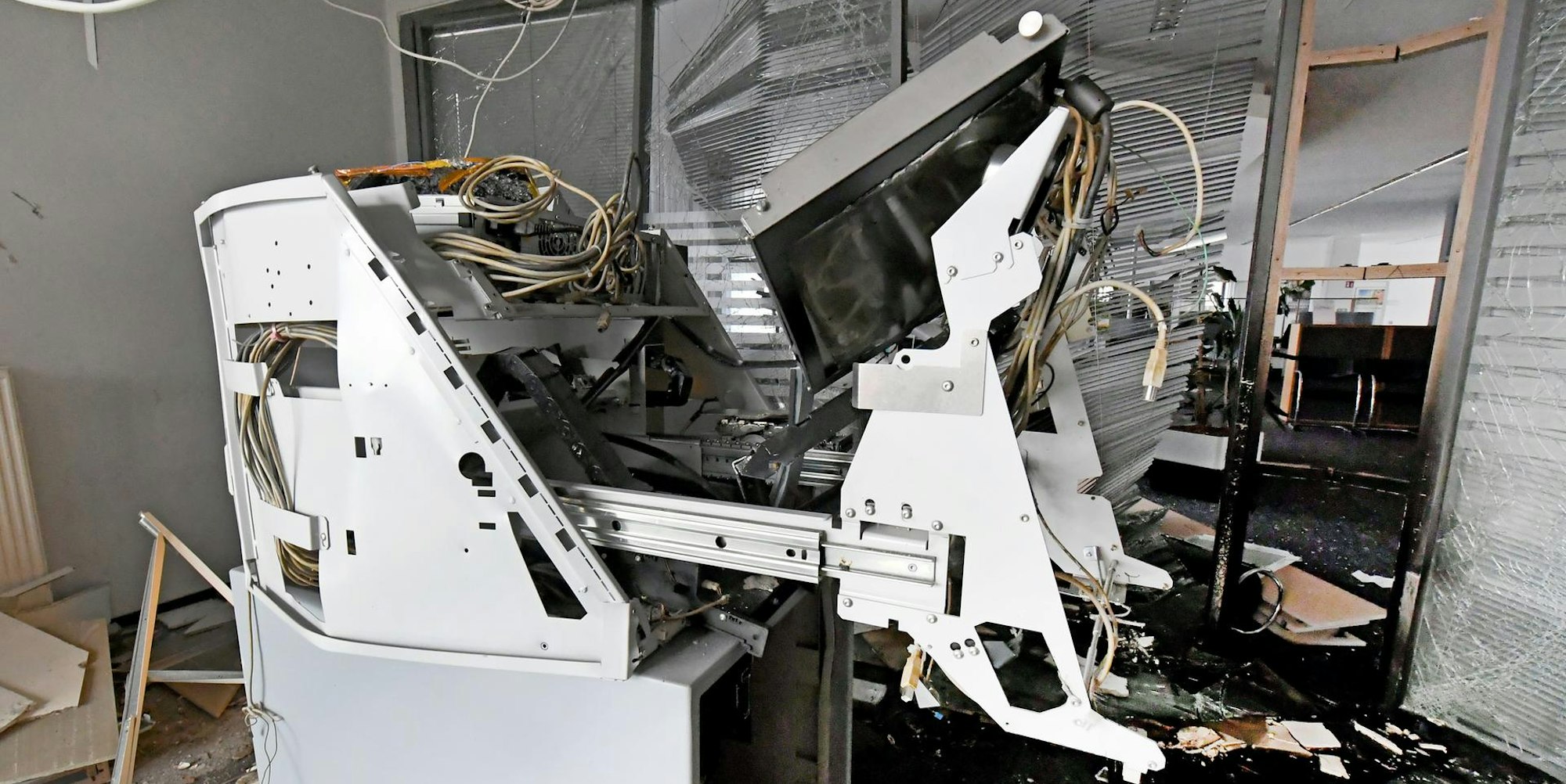 Geldautomat gesprengt dpa Symbol