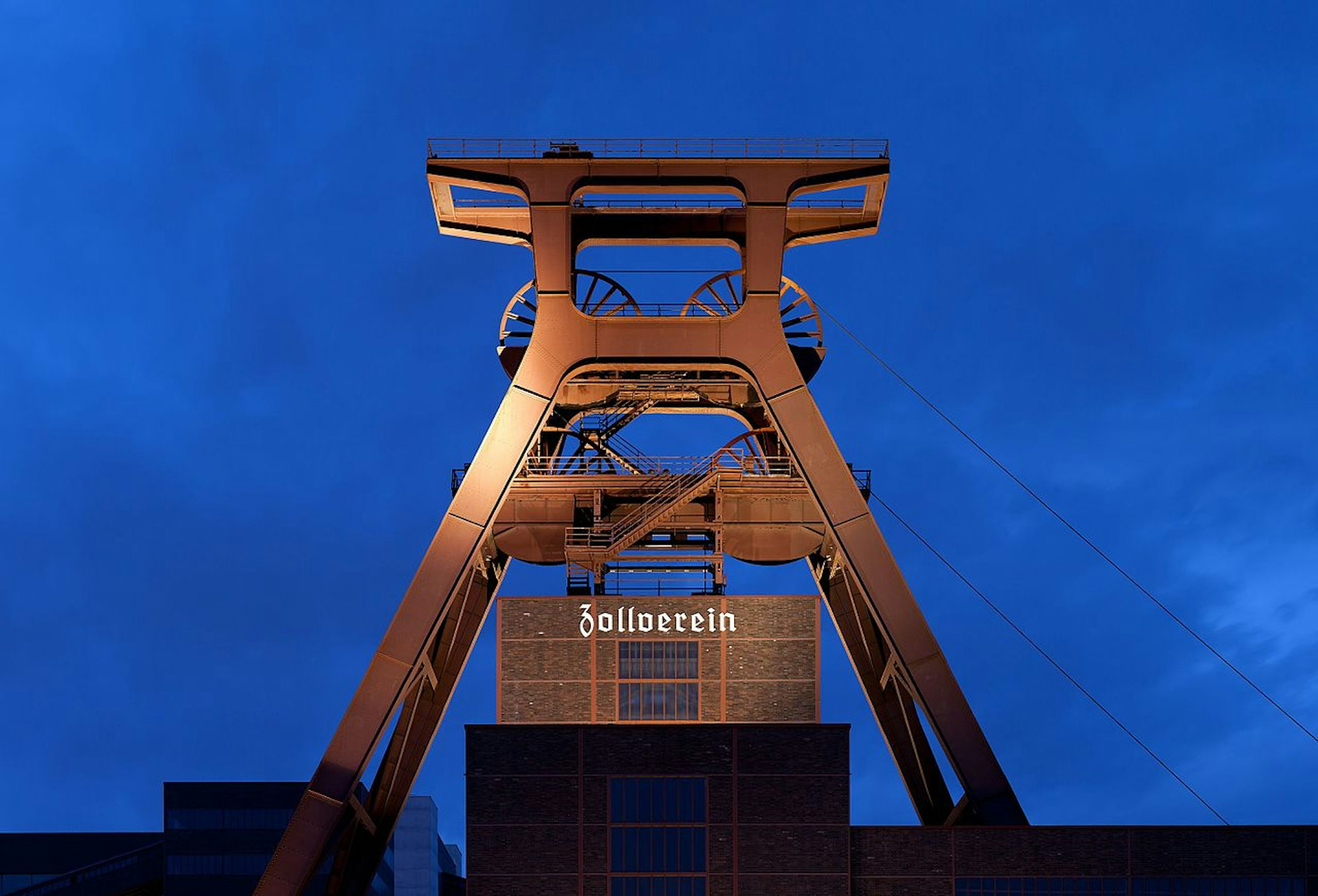 Wiki_Zeche_Zollverein_abends