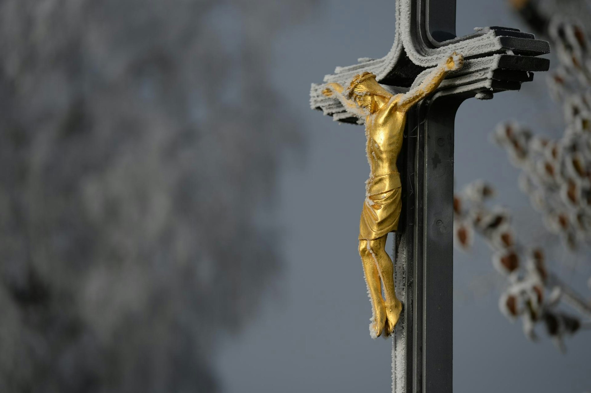 Jesus Christus hängt am Kreuz