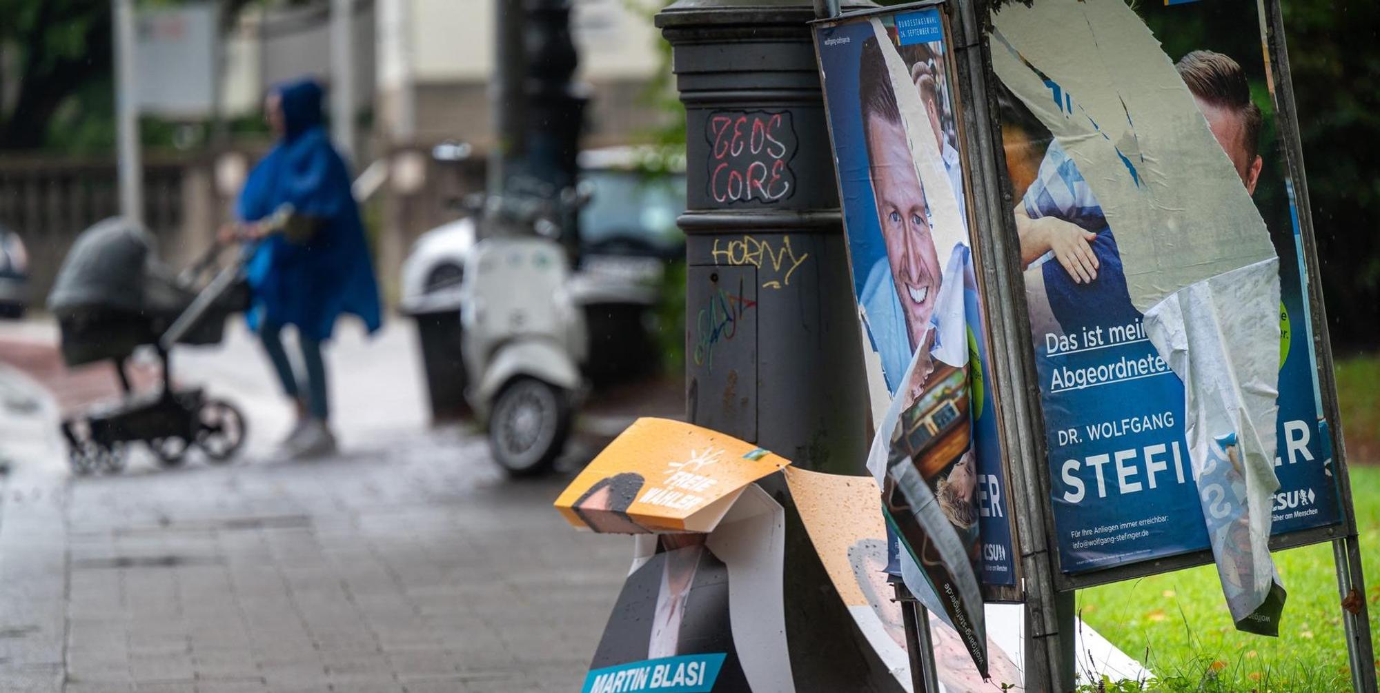 Zerstörte Wahlplakte