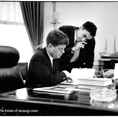 Schildgen_JFK_am_Schreibtisch