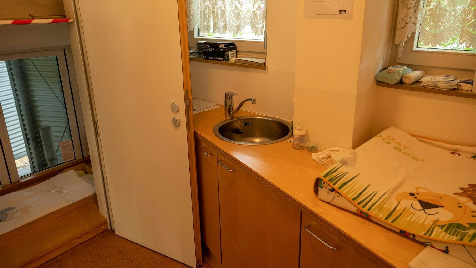 Der Versorgungsraum hinter dem Babyfenster