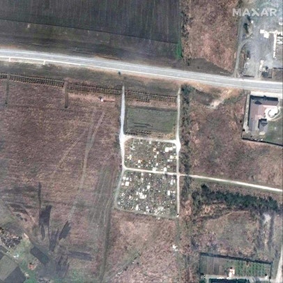 Maxar Satelliten Massengrab 220422