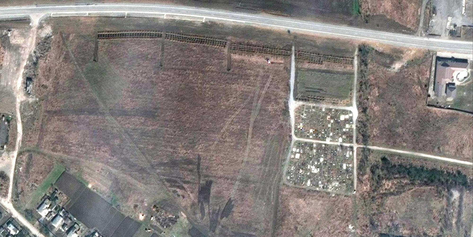 Maxar Satelliten Massengrab 220422