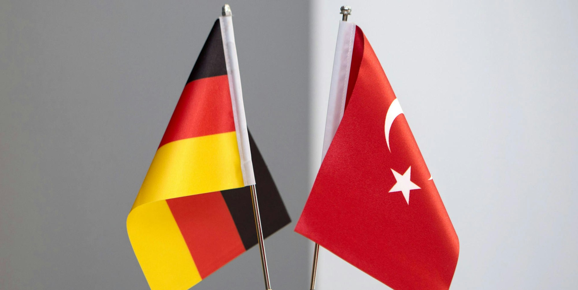Deutsche_und_tuerkische_Flagge