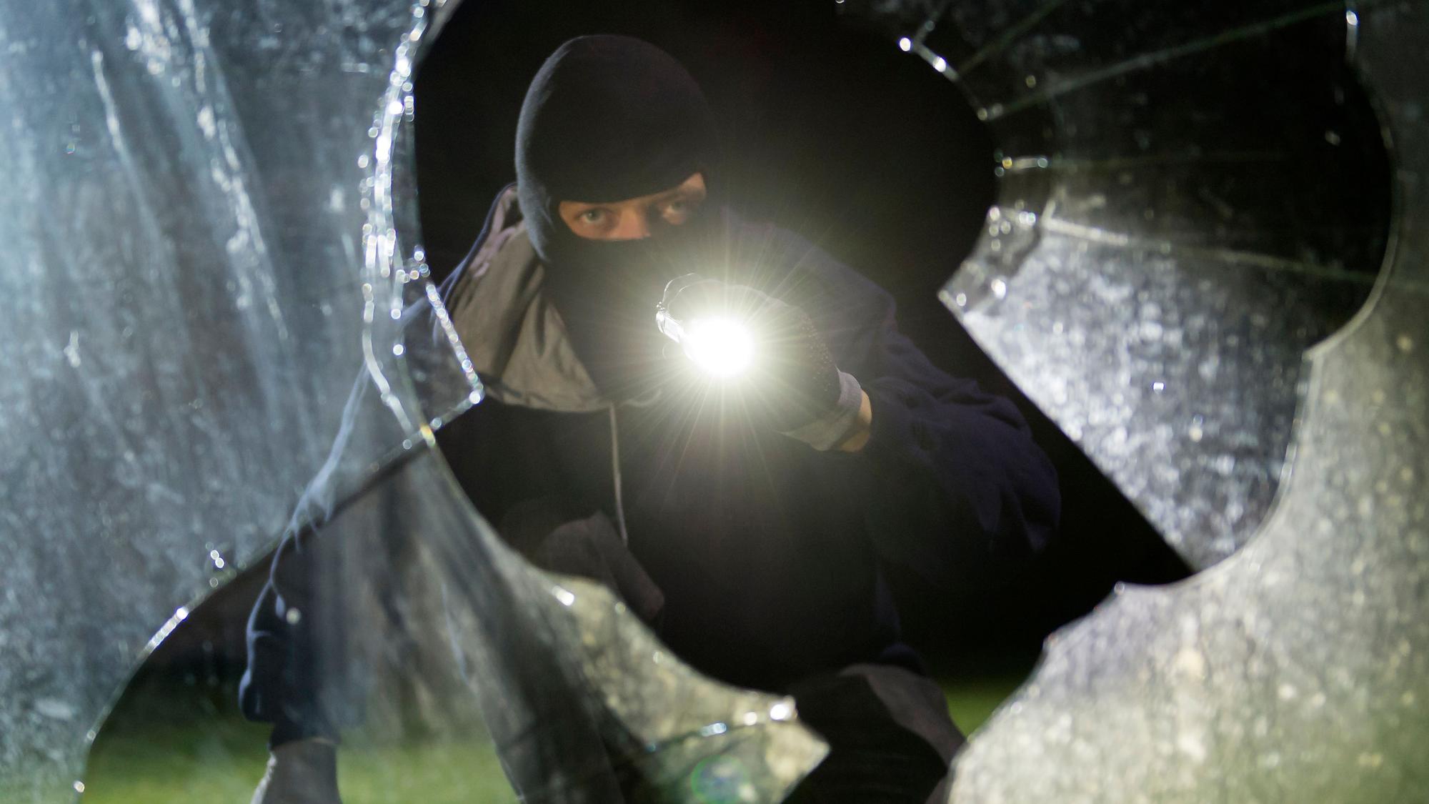 Einem Aufmerksamen Nachbarn ist es zu verdanken, dass die Polizei zwei Einbrecher festnehmen konnte