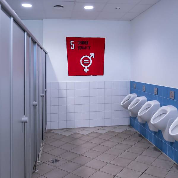 Gender equality zeichen auf klo symbol gleichstellung