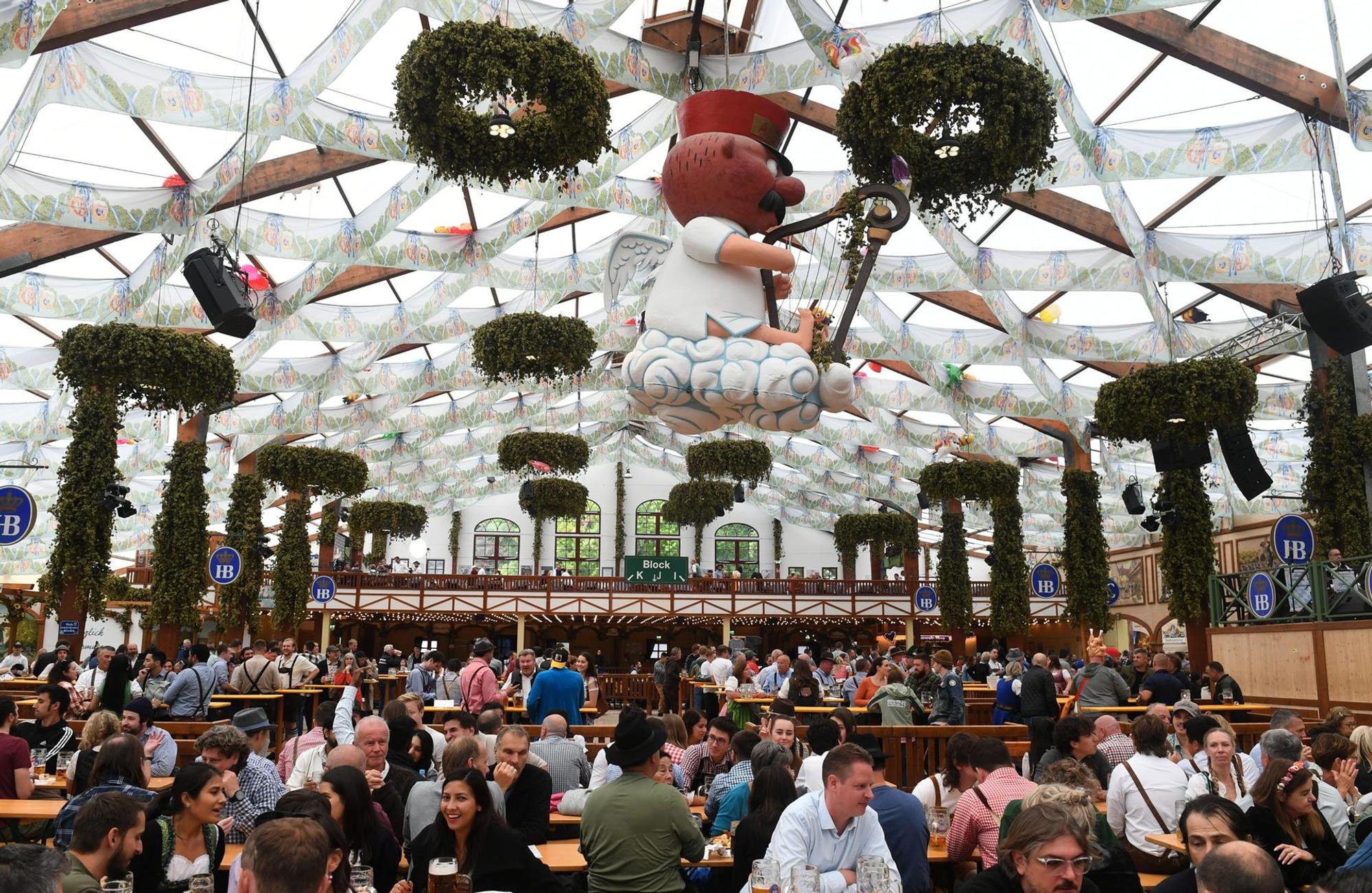 Wiesn Bierzelt 2022