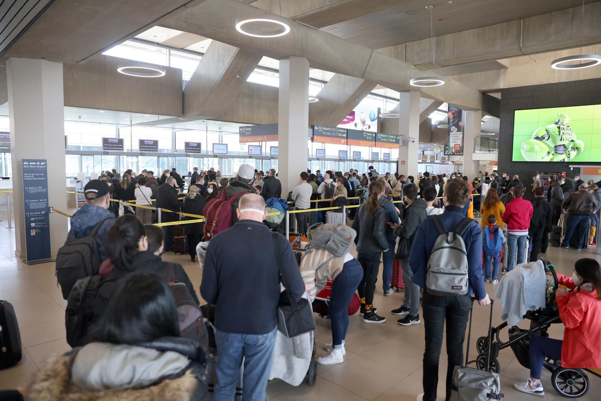 nab220411_Flughafen_Ferien_03