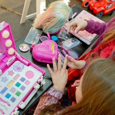 Spielzeugwerbung Spanien dpa