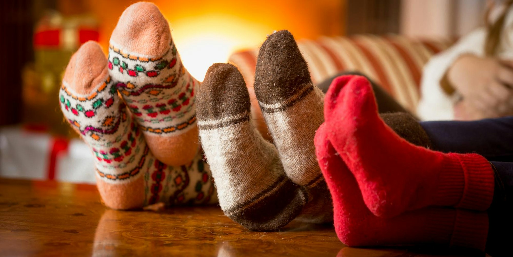 Mit Wollsocken vorm Kamin Getty Images