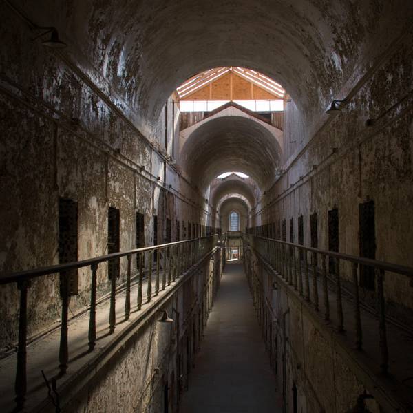 Ein dunkler Flur des Eastern State Penitentiary