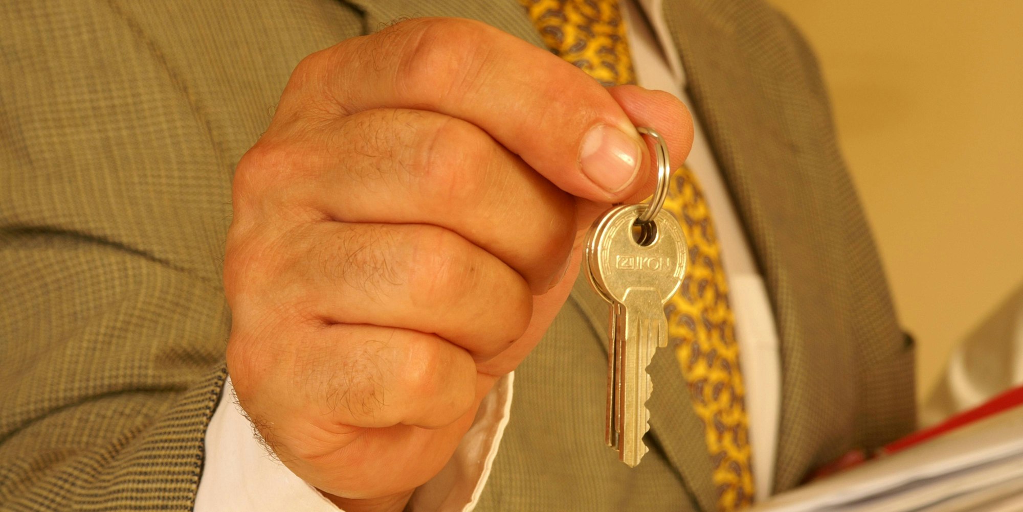 Vermieter mit Schlüssel