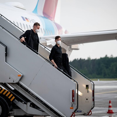 Nati Flugzeug Symbolbild