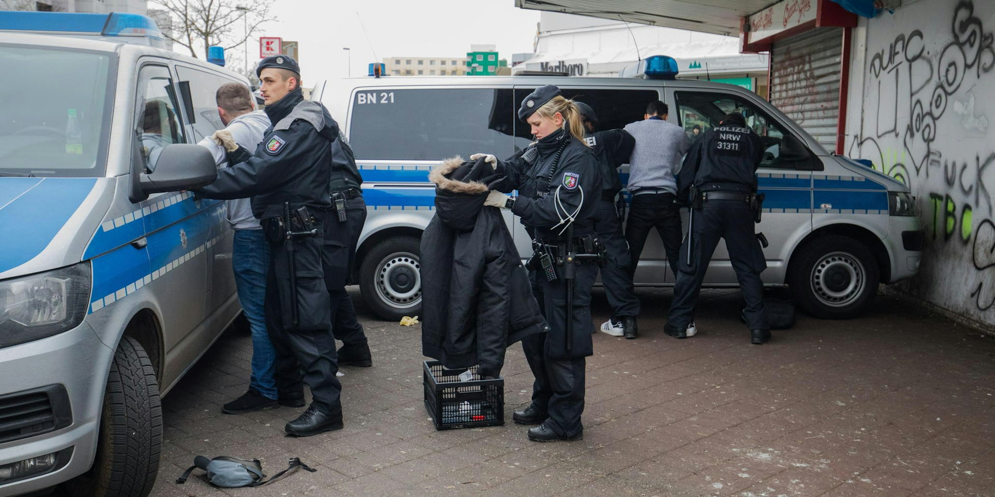 AA_Razzia_Polizei_Tannenbusch_mbo_29