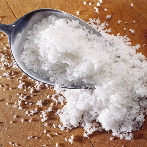 Fleur de Sel_Meersalz_auf_einem_Löffel