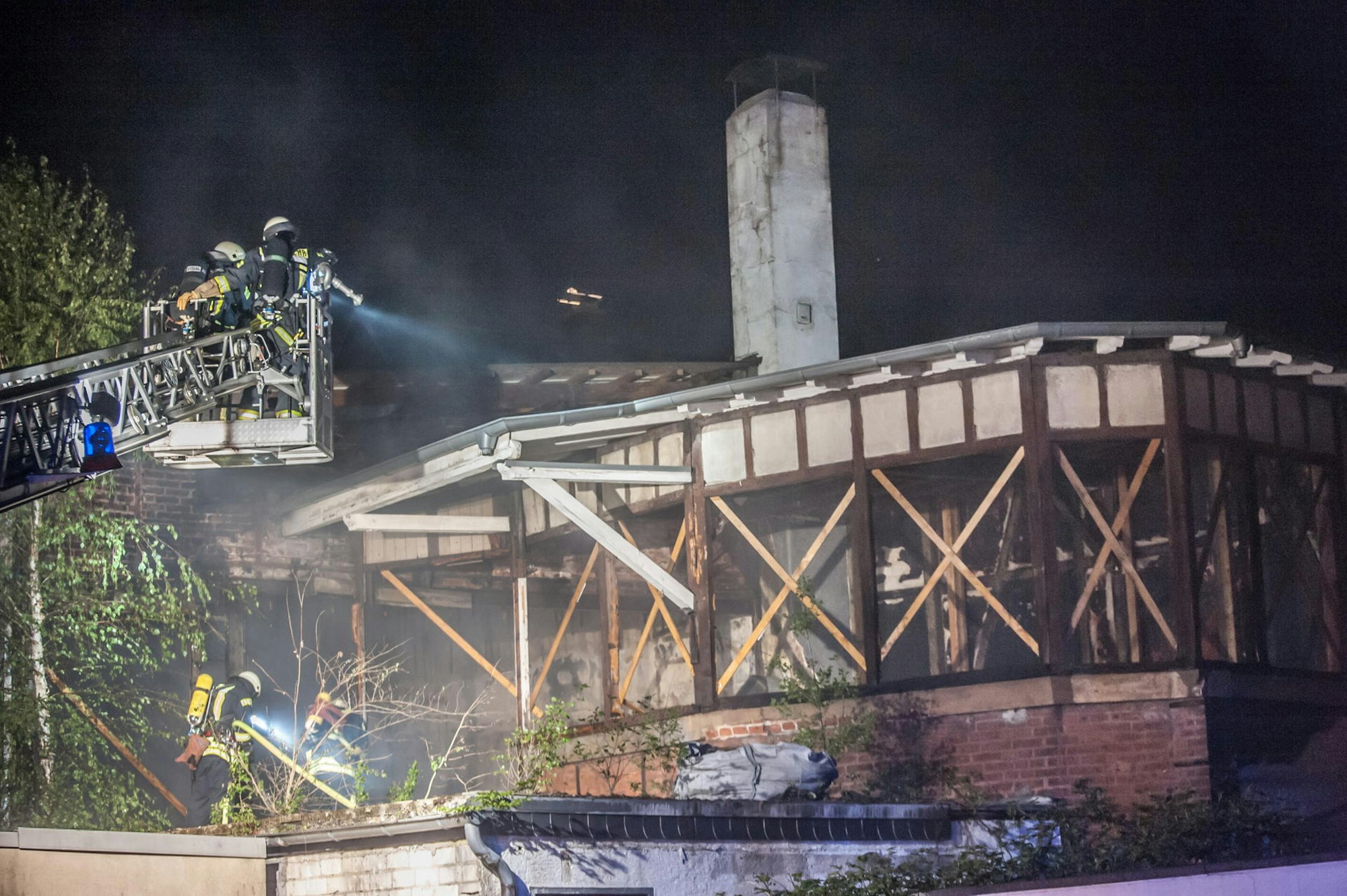 leverkusen-alt-schlebusch-brennt-ALF_6554