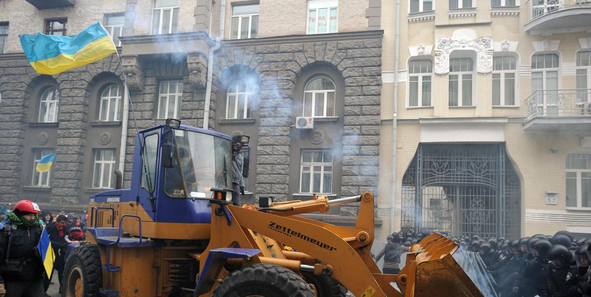 Ukraine Traktor SYMBOL DPA 110521