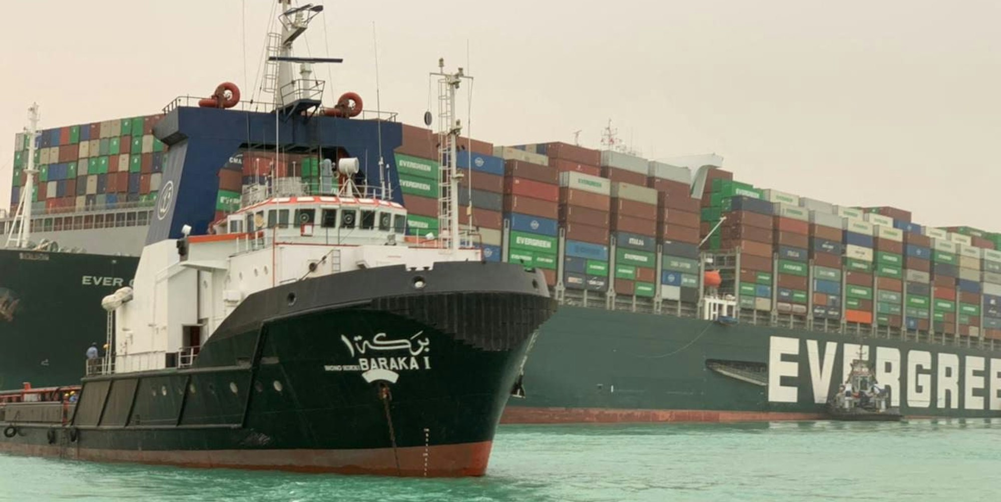 Suez Kanal Schiff festgefahren