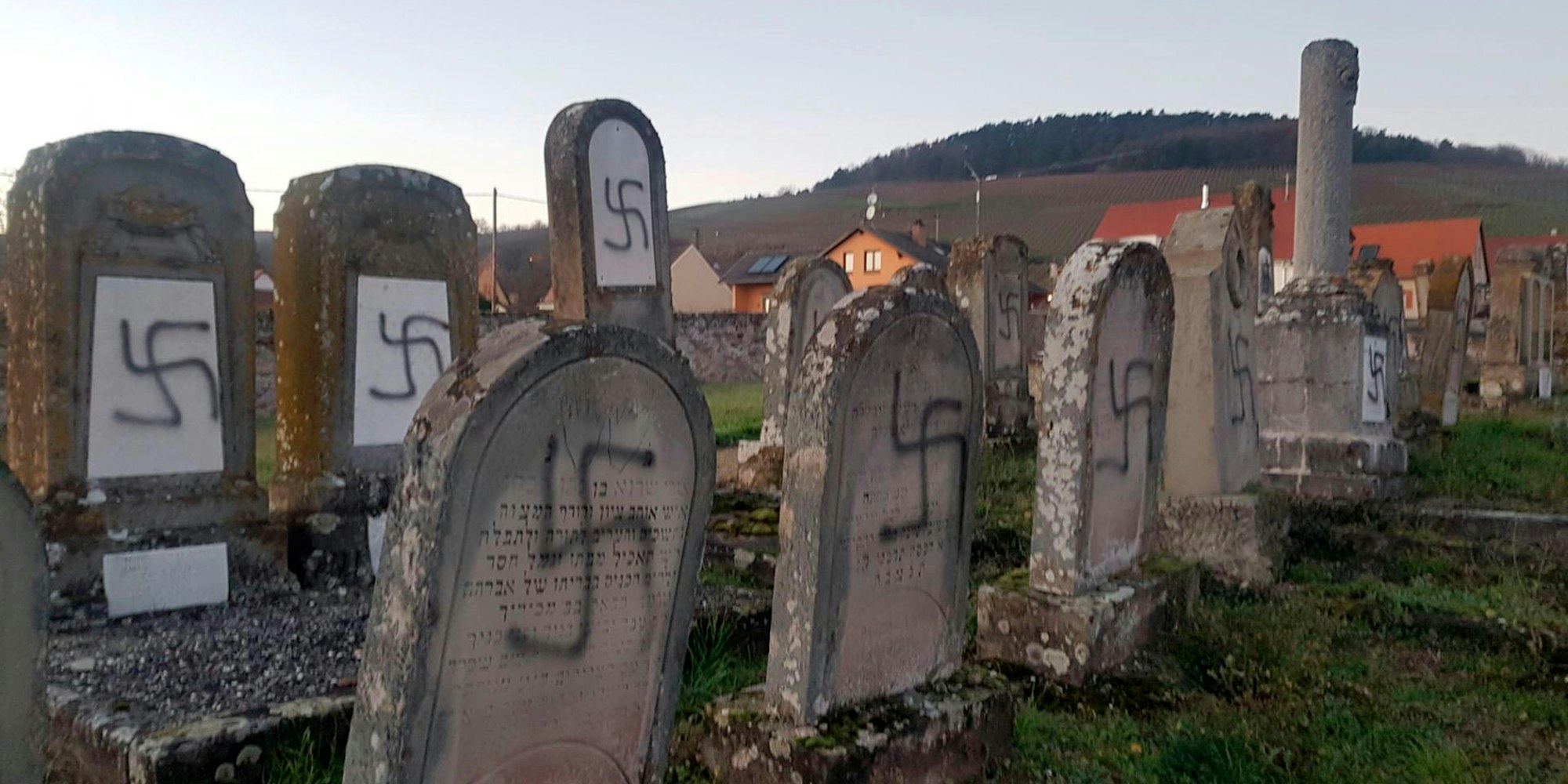 Gräber Hakenkreuz Westhoffen