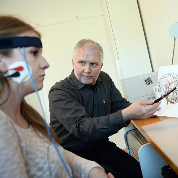 Biofeedback_Niepod mit Patientin_Symbol