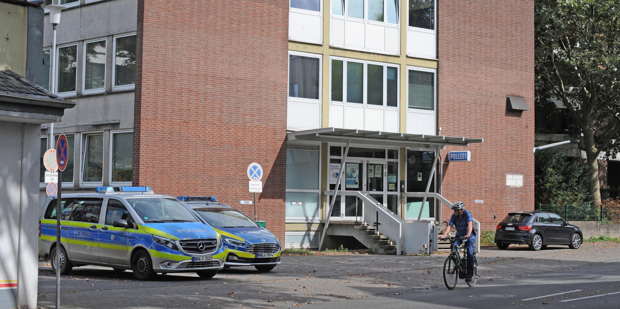 LE_polizeiwache-opladen_(1)