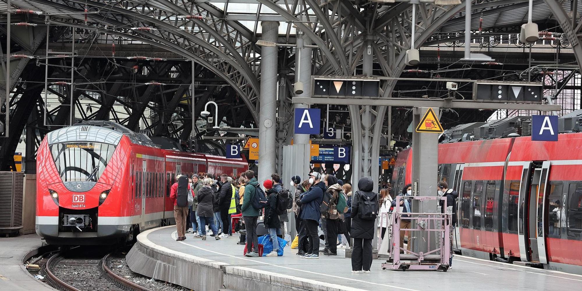 Züge Hbf Köln 010422