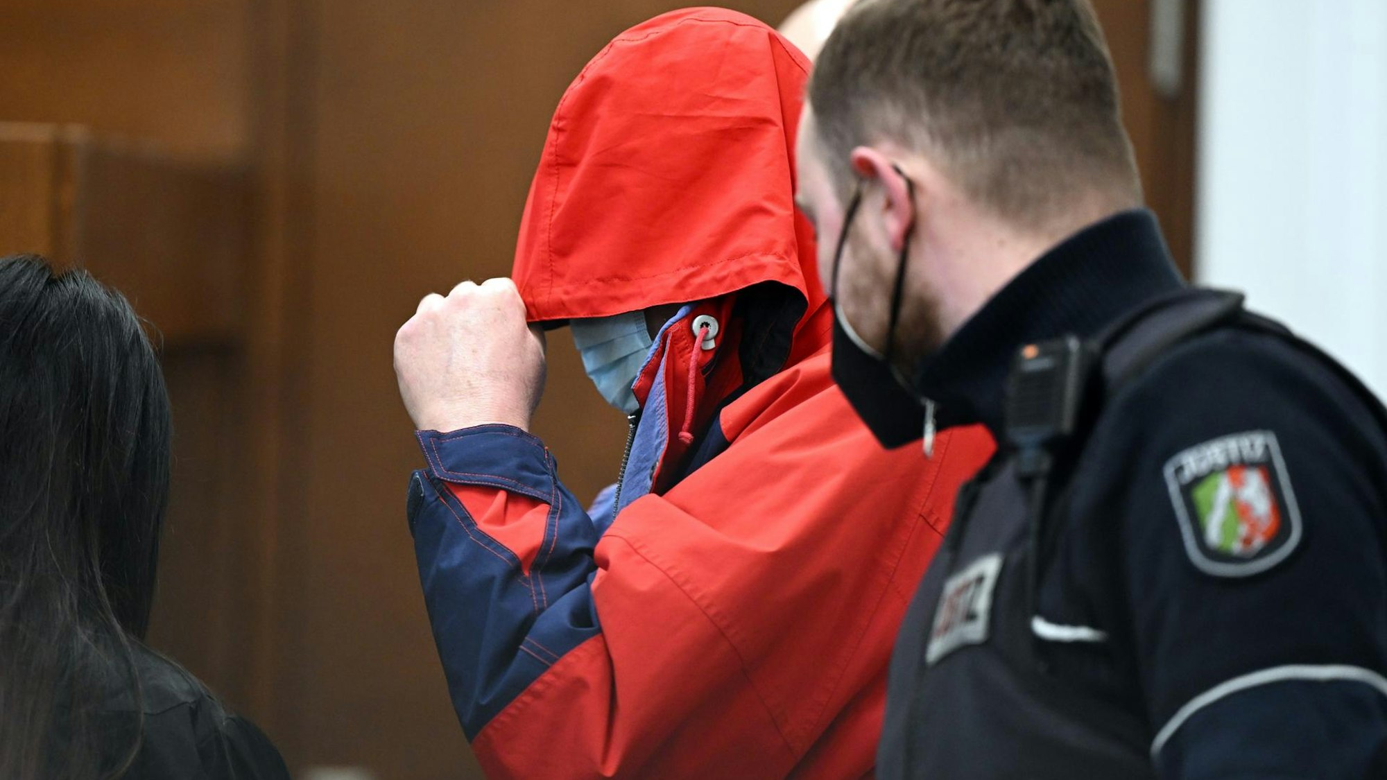 Strafprozess gegen Pfarrer U.: Der Angeklagte wird im Februar 2022 zur Urteilsverkündung in den Gerichtssaal geführt