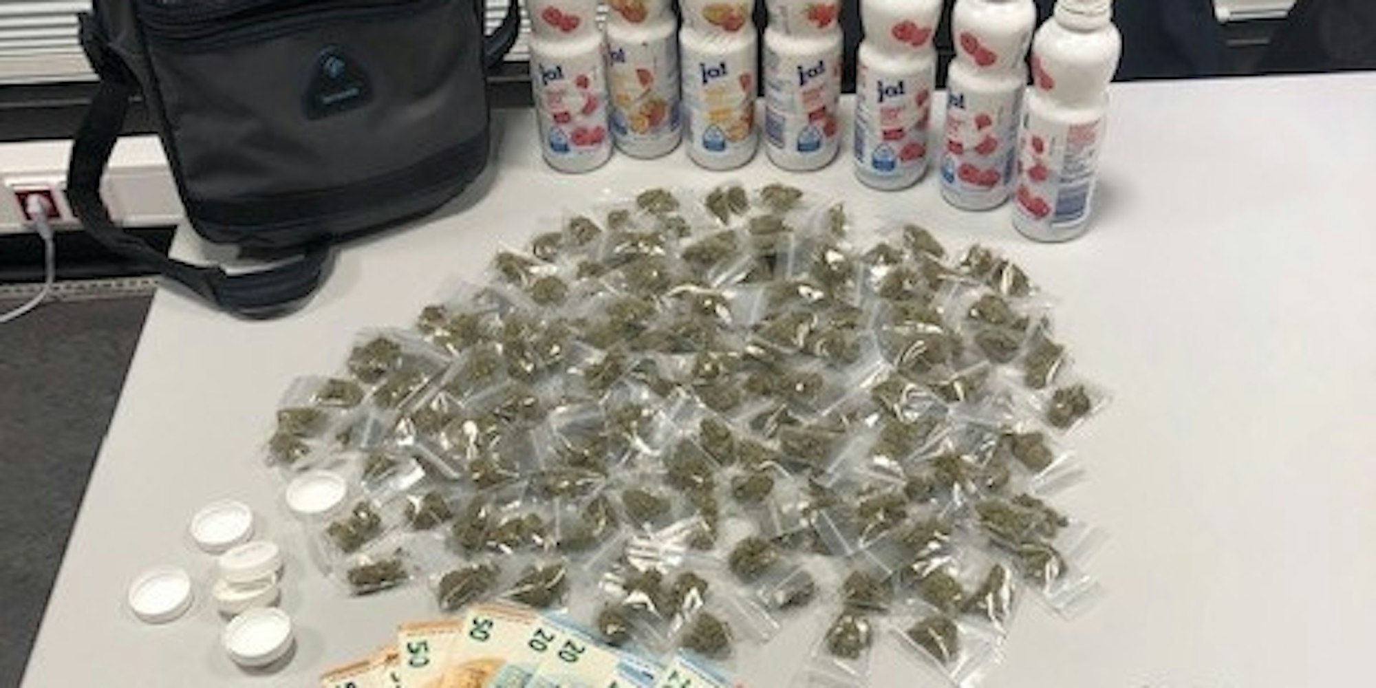 Drogen_in_Plastikflaschen