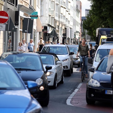 nab200804_Ehrenstrasze_03