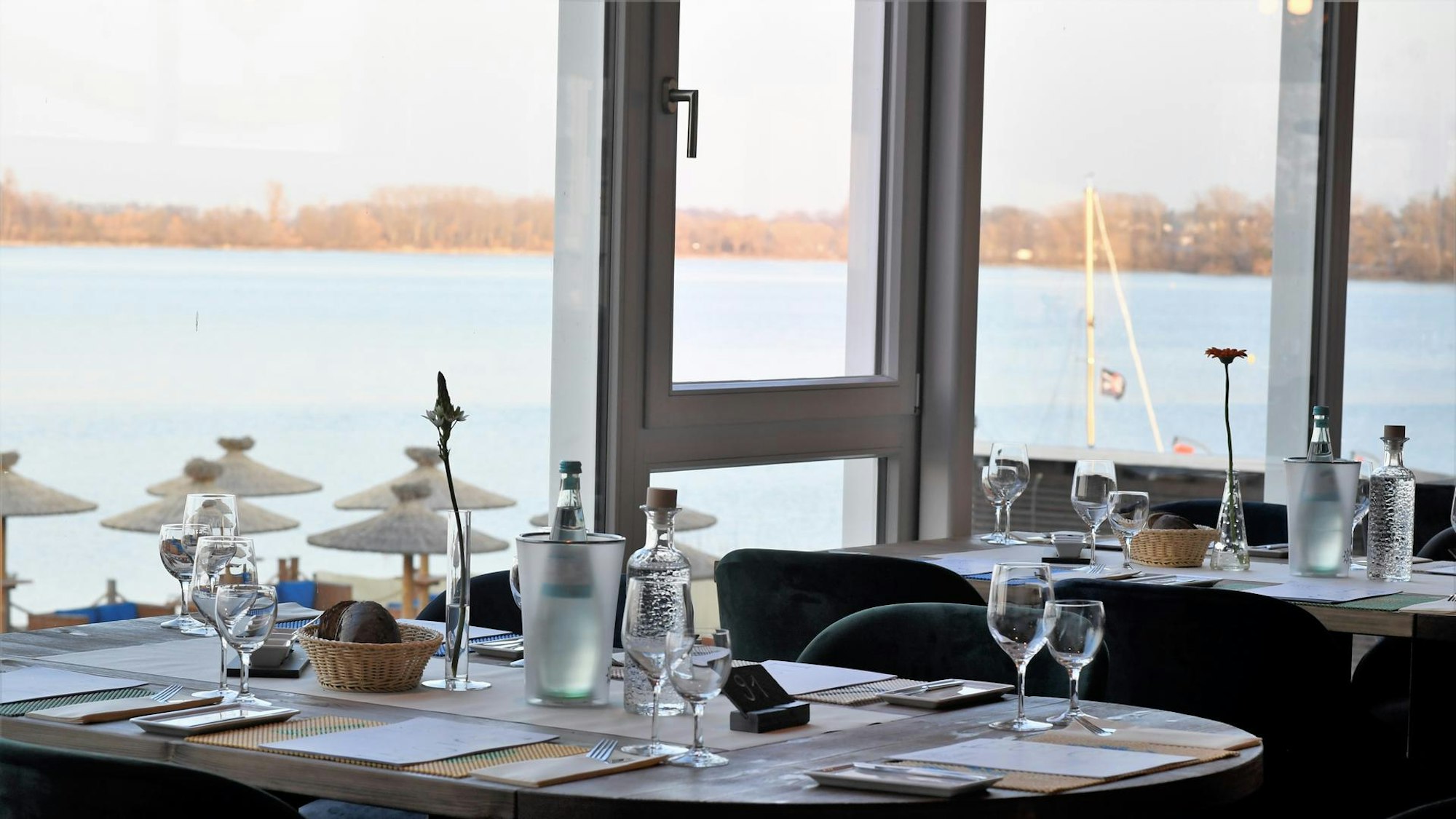 +Das Restaurant „Lago Loft“ mit Blick auf den See.