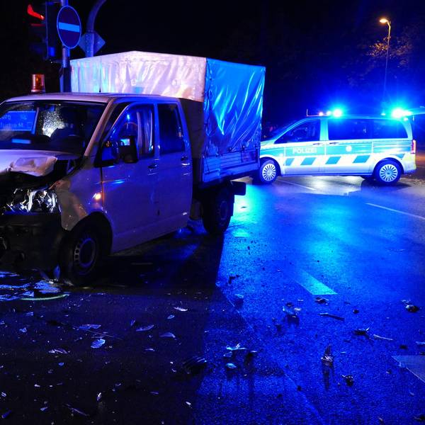 Unfall Hennef Transporter 261022