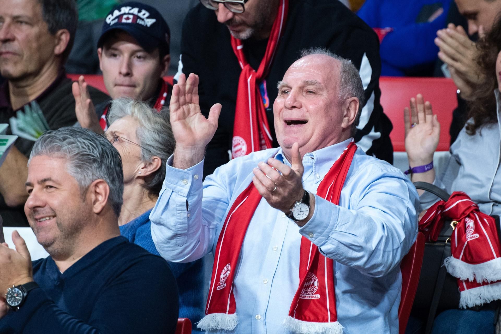 Hoeneß auf der Tribüne
