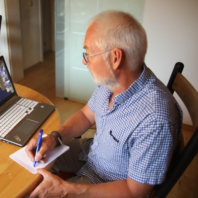 Glasow bei Video-Gespräch