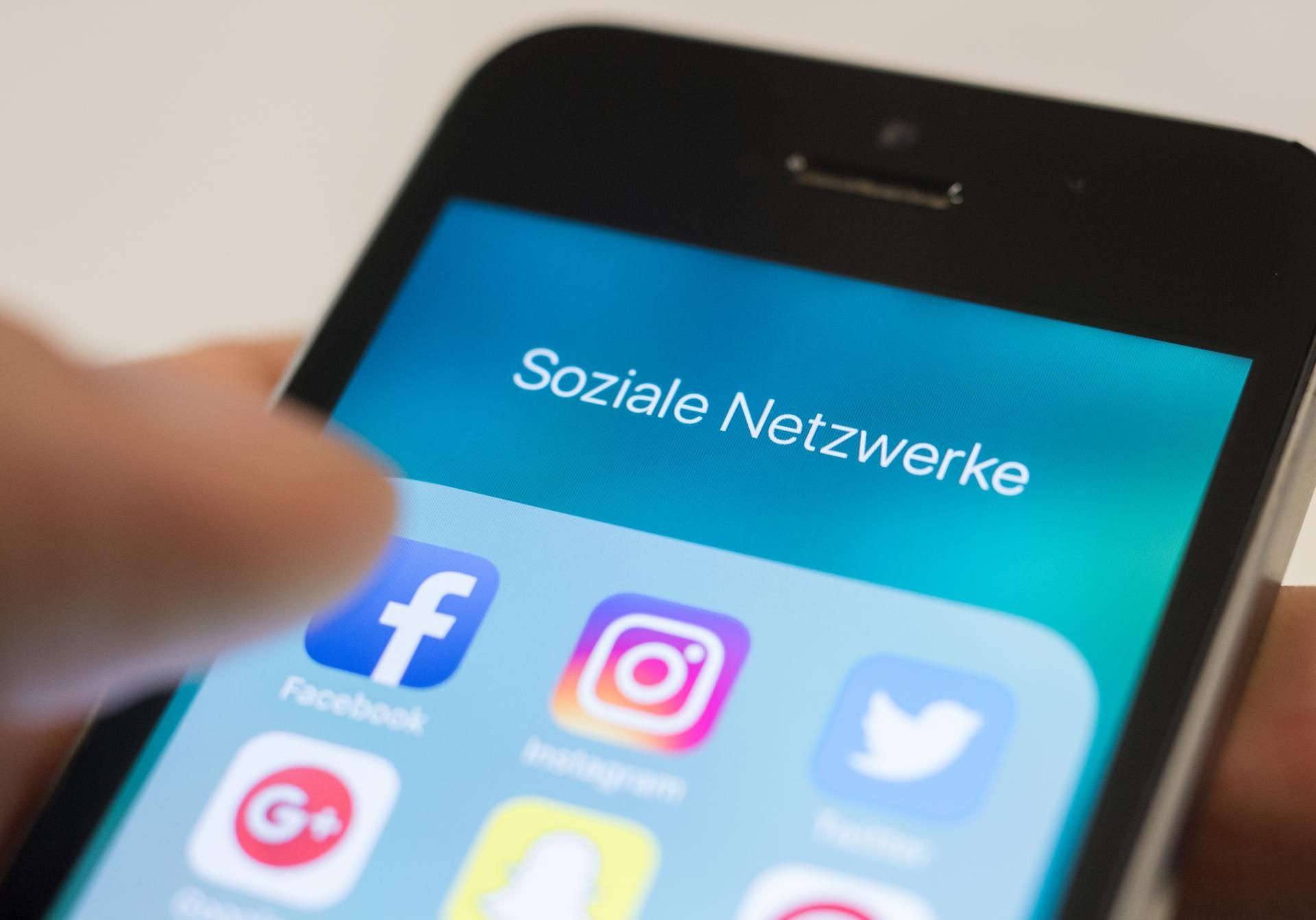 Soziale Netzwerke Facebook Instagram Twitter