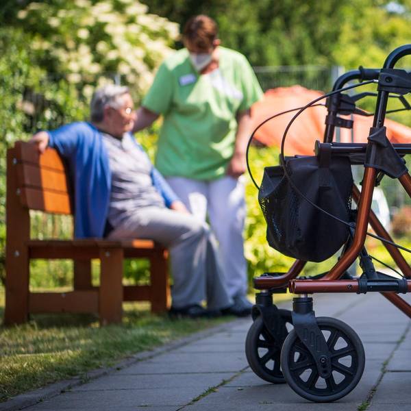 Rollator Symbolbild dpa