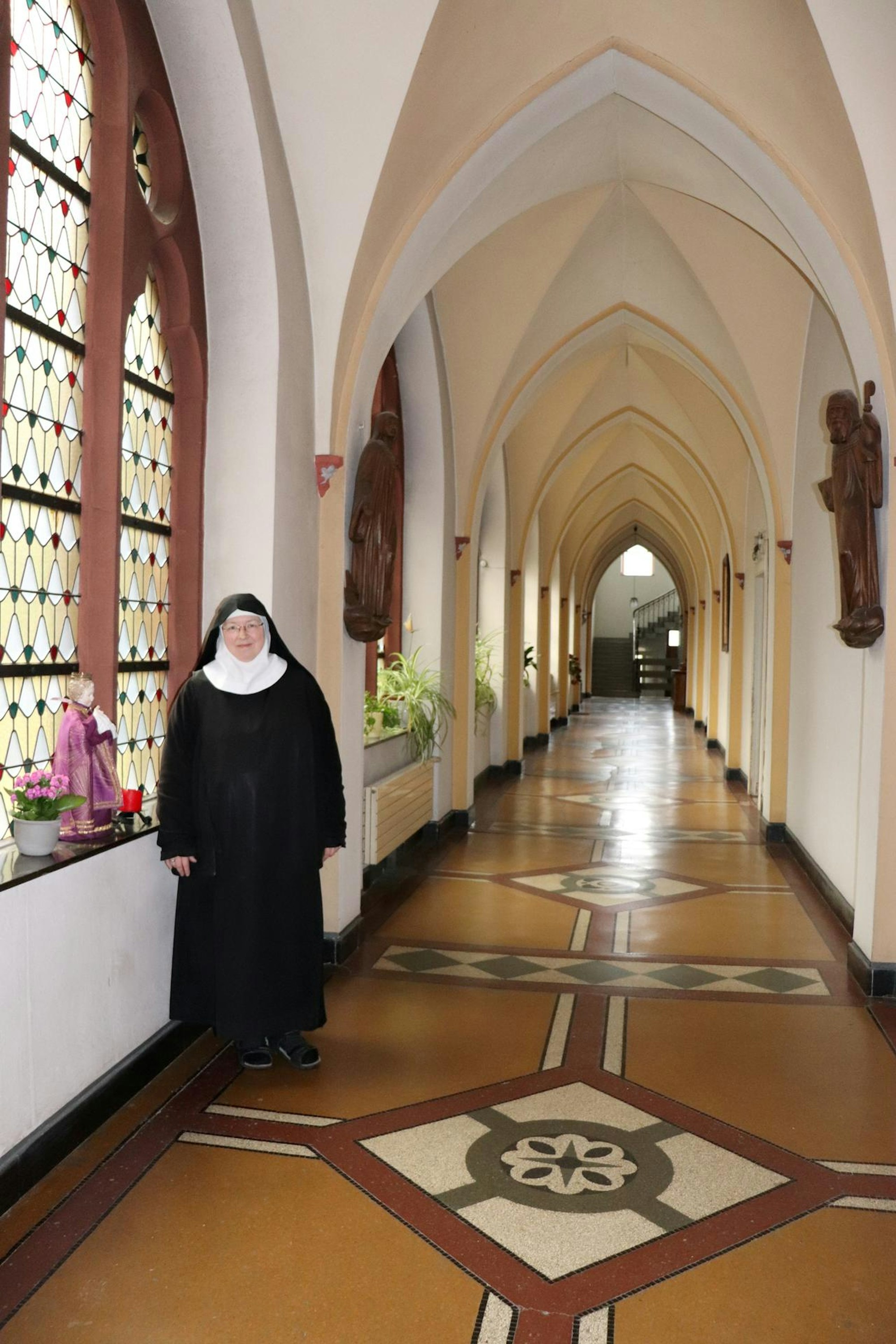 der Kreuzgang, die Hauptverkehrsstrasse im Kloster