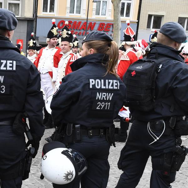 Polizisten im Karneval