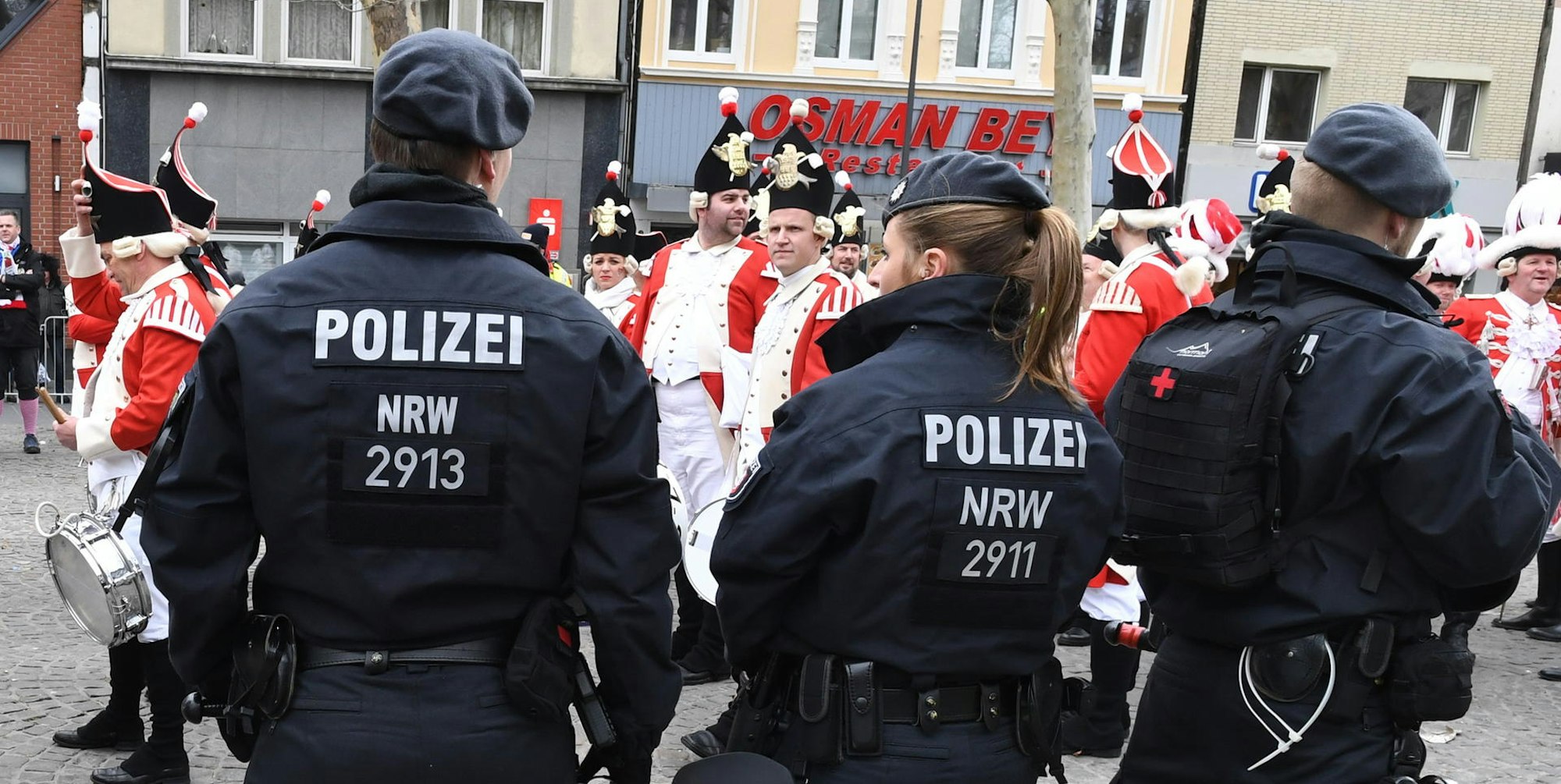 Polizisten im Karneval