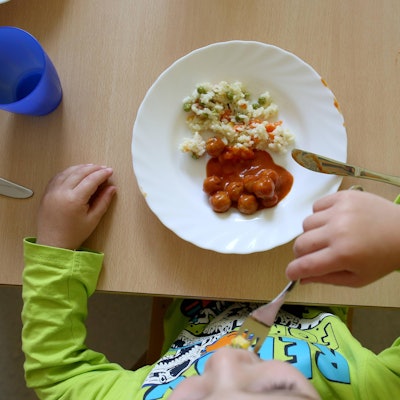 Kind im Kindergarten Essen