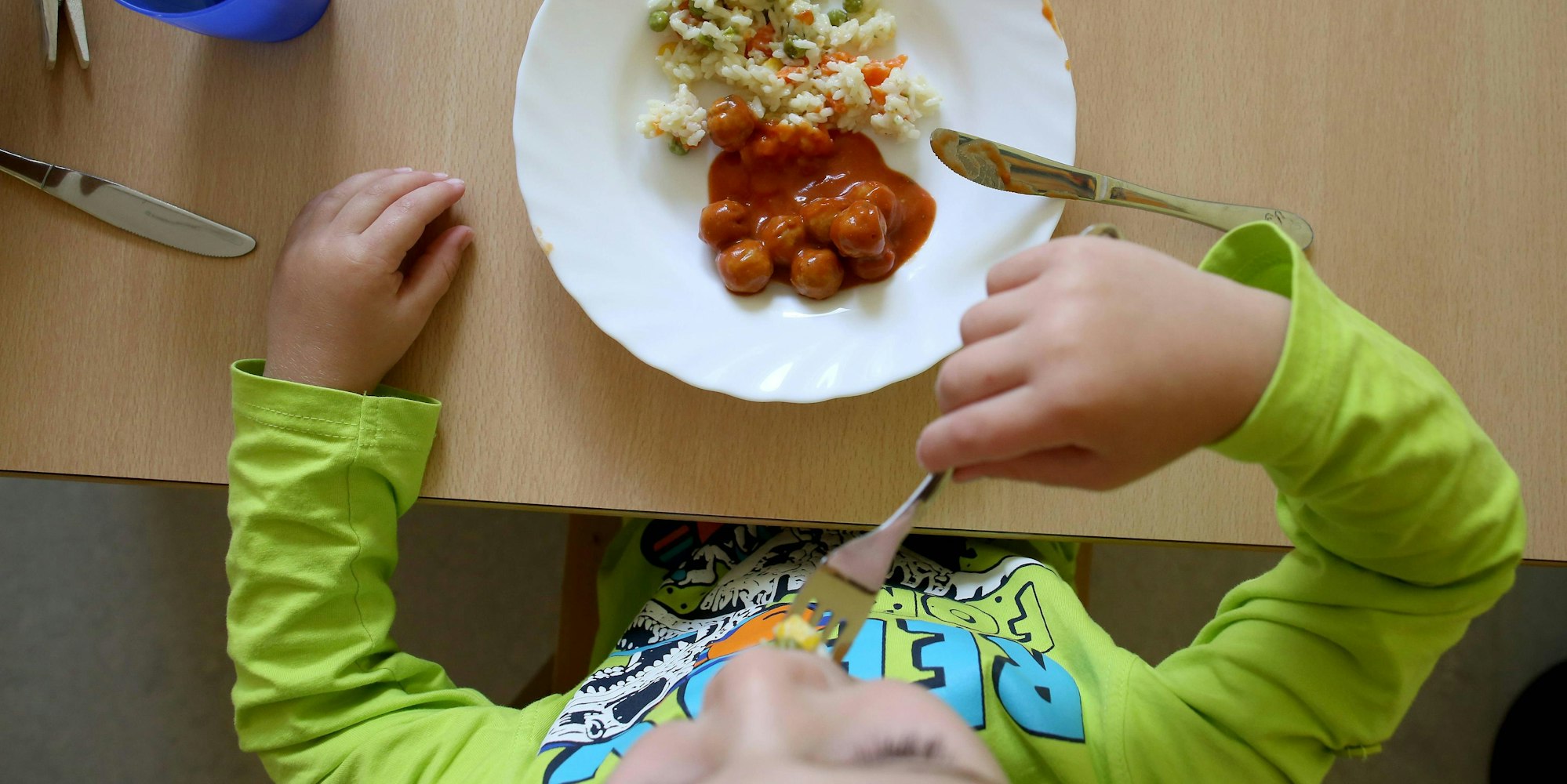 Kind im Kindergarten Essen