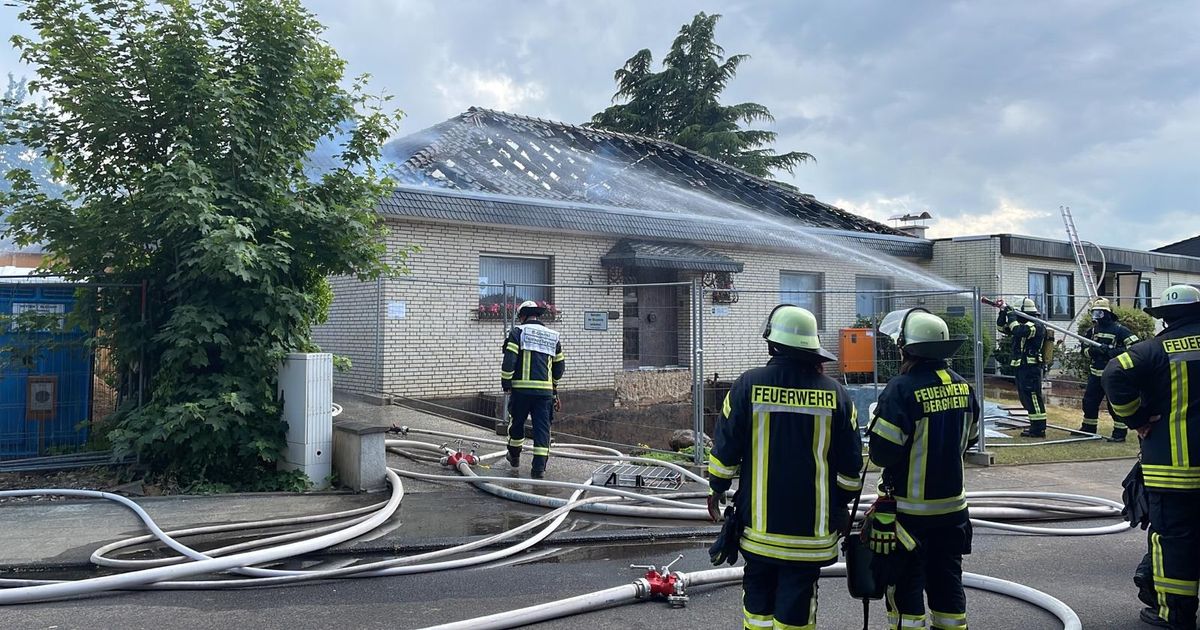 Baumarkt Bergheim-zieverich Bergheim-Zieverich: Kompletter Dachstuhl an Bungalow abgebrannt