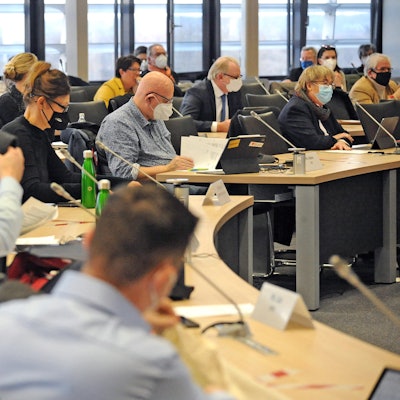 LE_rat-leverkusen_(1)