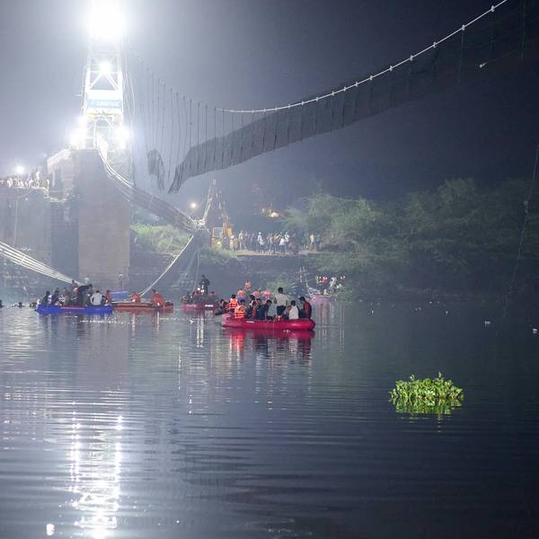 Eingestürzte Brücke Indien 3110